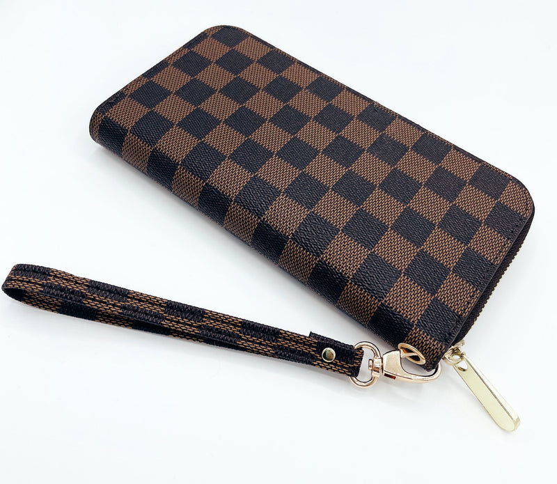 louis vuitton checkered wristlet