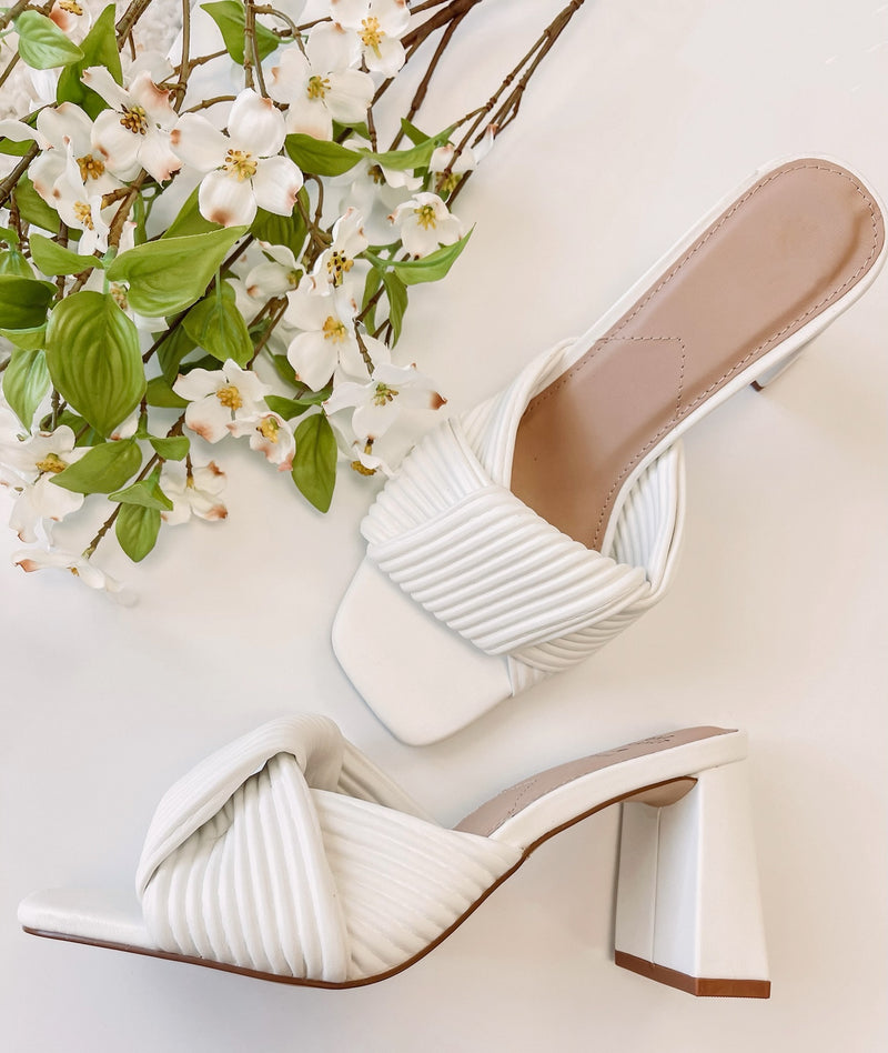 White Knotted Heel
